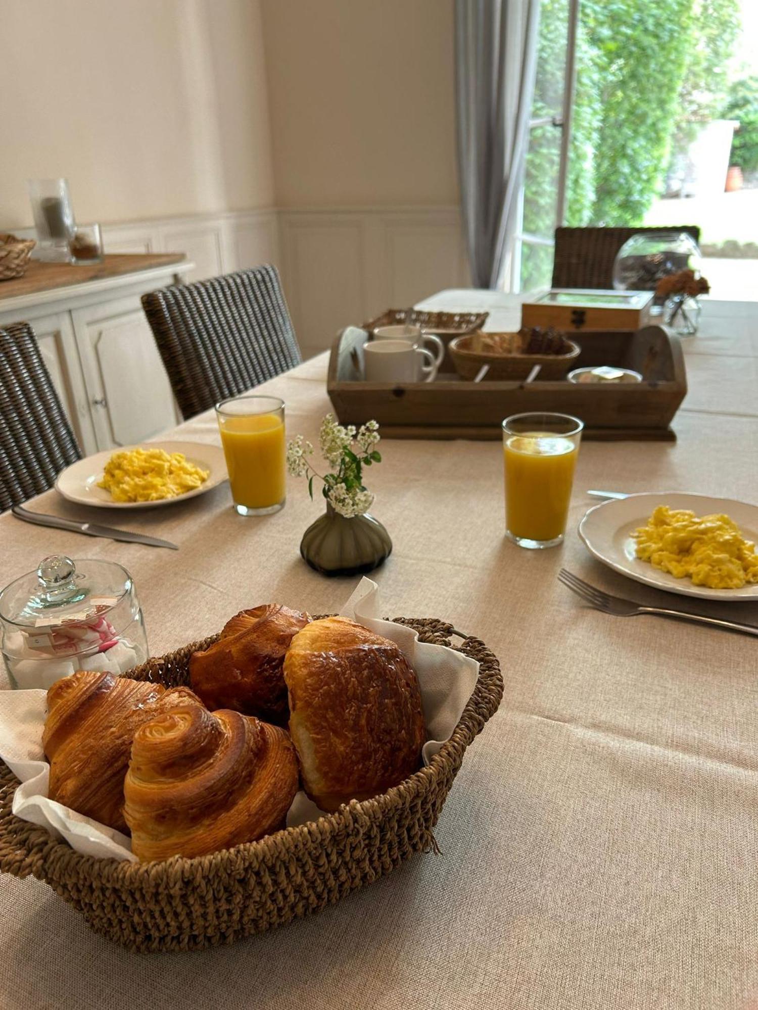 La Bastide De Patou, De 2 A 6 Personnes Frühstückspension